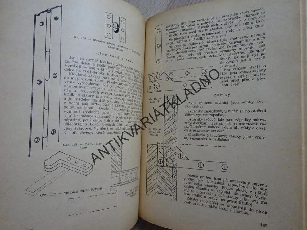 NÁBYTEK A BYT, JAROSLAV KULVEIT, **an