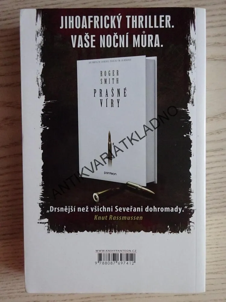 PRAŠNÉ VÍRY, ROGER SMITH, **an