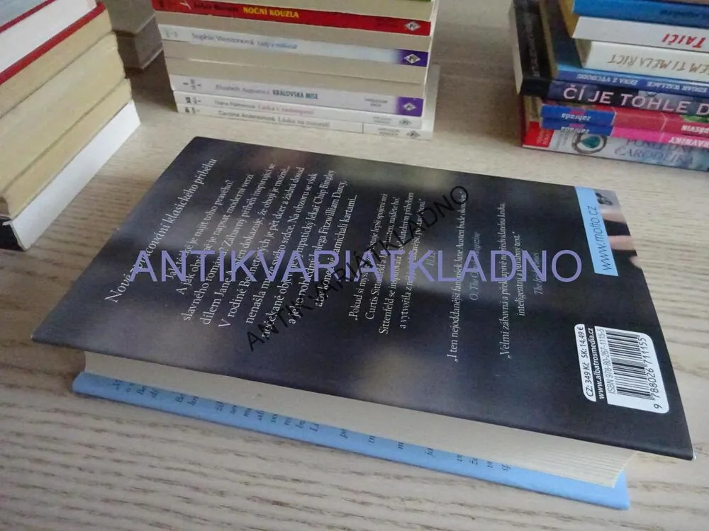 PÝCHA, PŘEDSUDEK A SEZNAMKA, CURTIS SITTENFELD, **an
