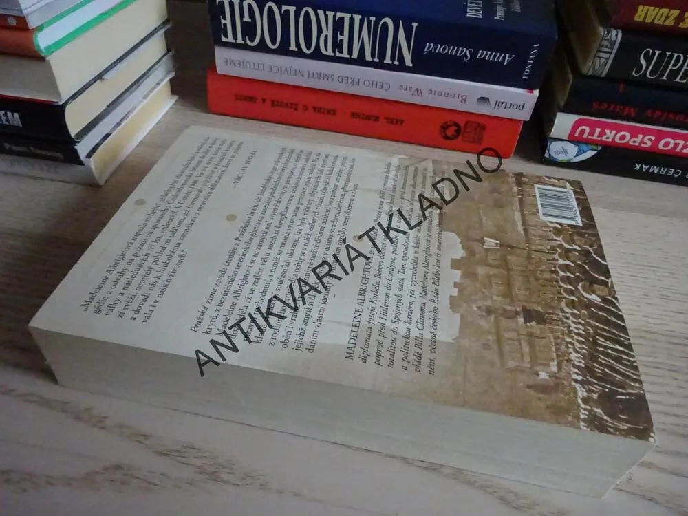 PRAŽSKÁ ZIMA, MADELEINE ALBRIGHTOVÁ, **an