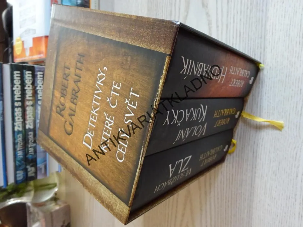 VE SLUŽBÁCH ZLA, VOLÁNÍ KUKAČKY, HEDVÁBNÍK, ROBERT GALBRAITH (J.K. ROWLINGOVÁ) **an