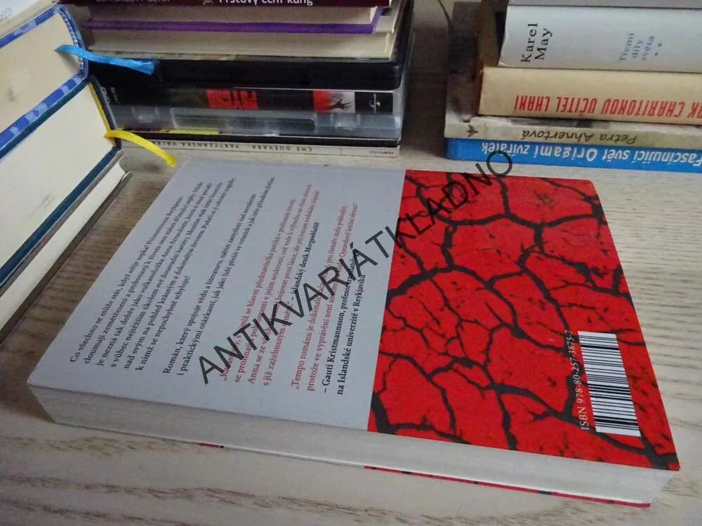 OHNĚ. LÁSKA A JINÉ KATASTROFY, SIGRÍDUR HAGALÍN BJÖRNSDÓTTIR, **an