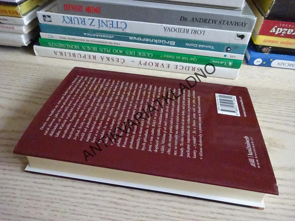 DEWEY, VICKI MYRONOVÁ, BRET WITTER, **an