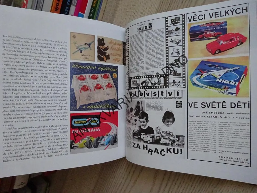 RETRO, ČS, CO BYLO (A NEBYLO) ZA REÁLNÉHO SOCIALISMU, MICHAL PETROV, **an