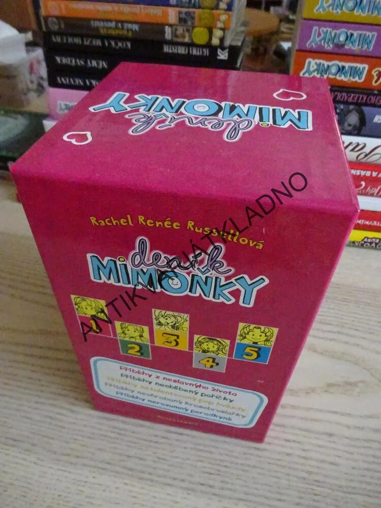 DENÍK MIMOŇKY, 1-5, RACHEL RENÉE RUSSEL, **an
