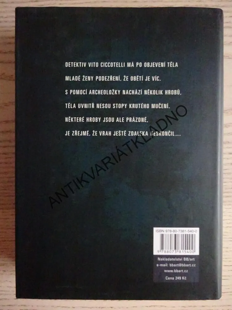 ZEMŘI!, KAREN ROSEOVÁ, **an