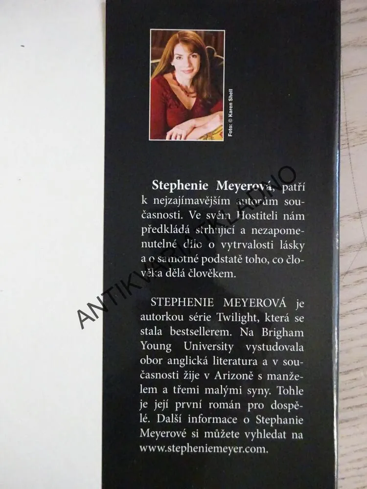 HOSTITEL, STEPHENIE MEYEROVÁ,, **an