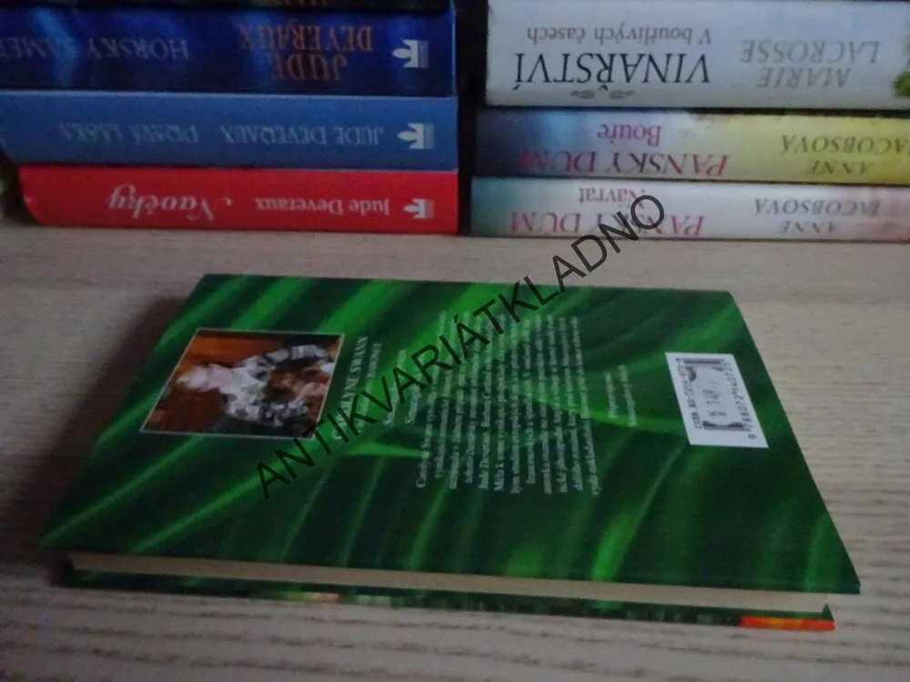 SMARAGDOVÁ LÁSKA, CAROLYNE SWANN, **an