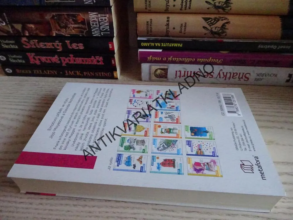 TICHO MEZI NÁMI, ABBIE GREAVESOVÁ, **an