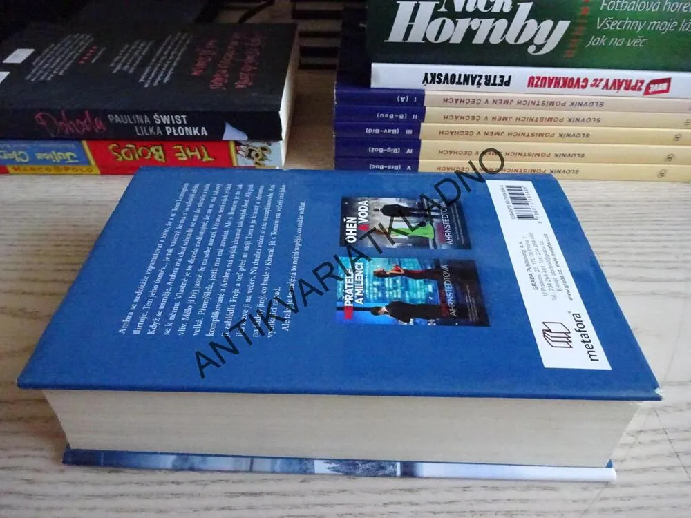 ŽÁR A LED, SIMONA AHRNSTEDTOVÁ, **an