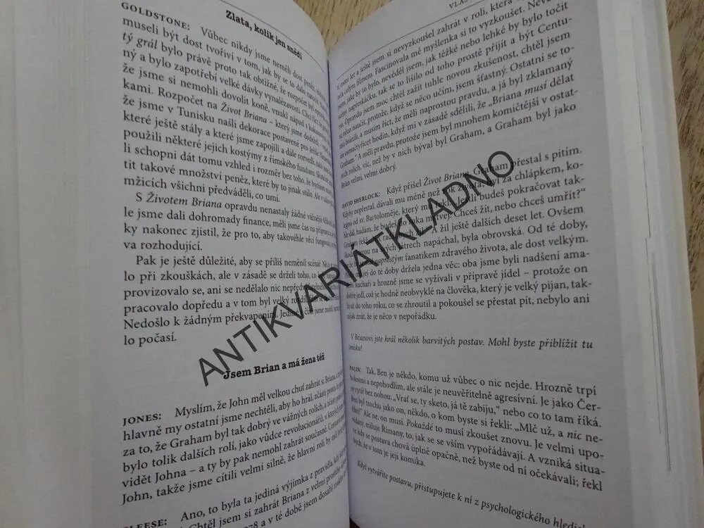 MONTY PYTHON, VLASTNÍMI SLOVY!, **an