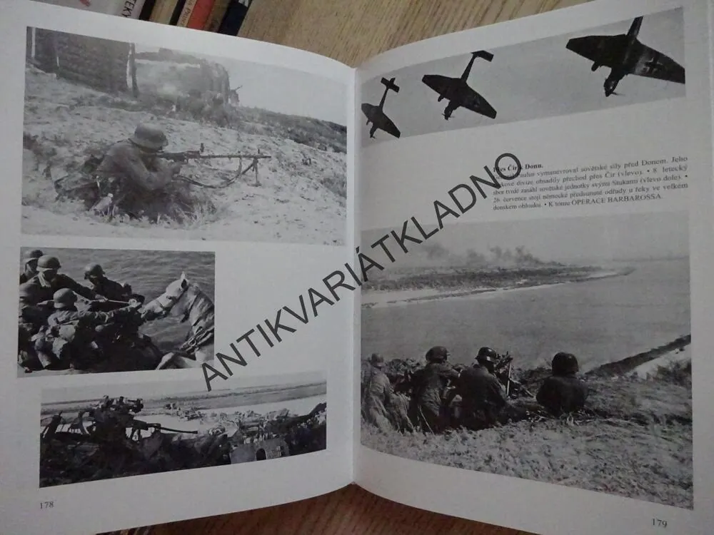 VÁLKA V RUSKU, PAUL CARELL, **an