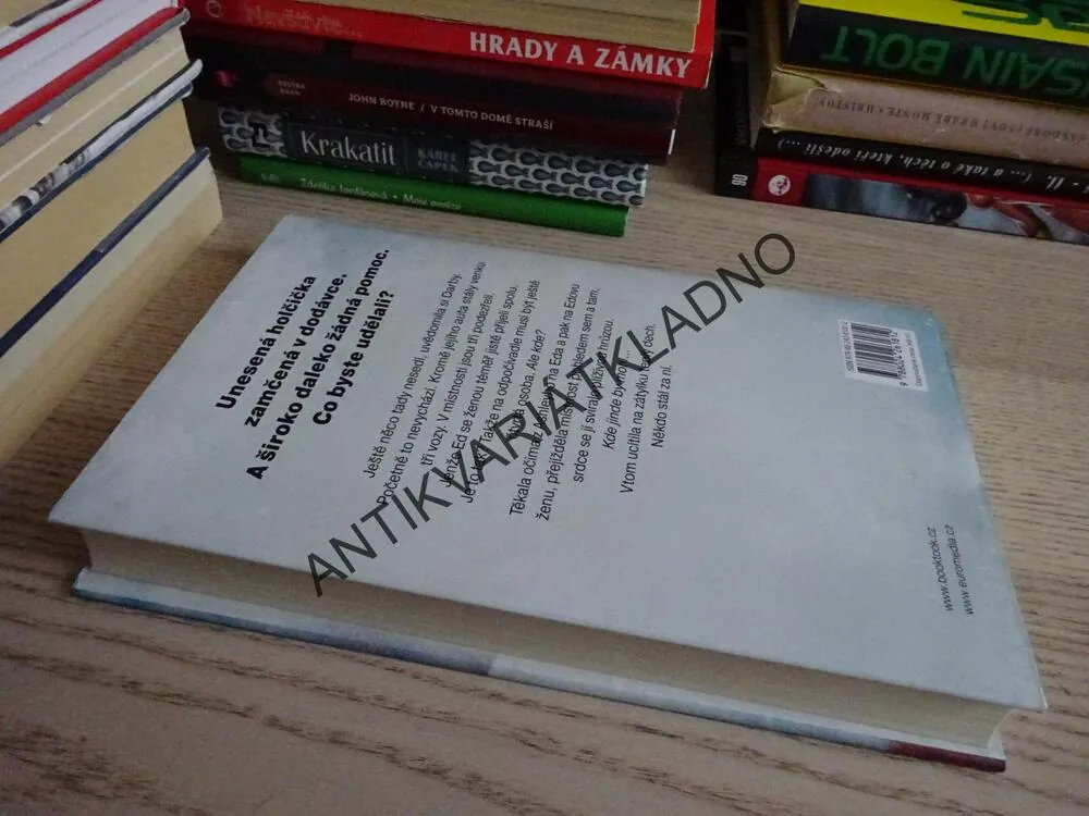 NENÍ ÚNIKU, TAYLOR ADAMS, **an