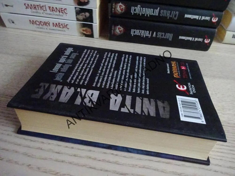 BLANKYTNÉ HŘÍCHY, ANITA BLAKE, LAURELL K. HAMILOTONOVÁ, **an