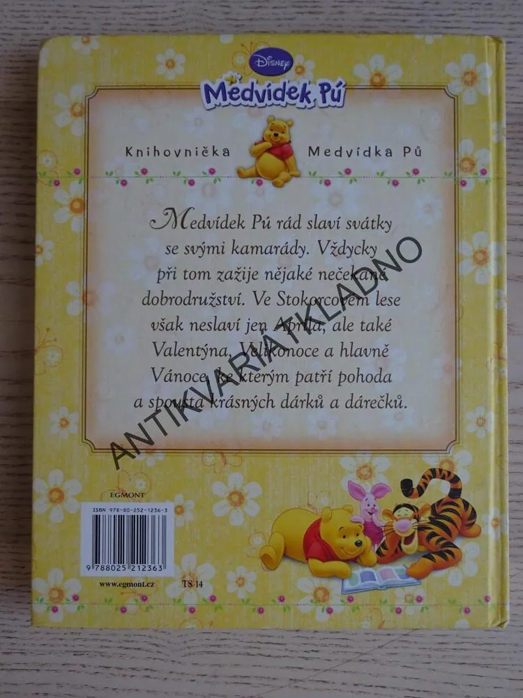 ROK PLNÝ SVÁTKŮ S MEDVÍDKEM PÚ, WALT DISNEY, **an