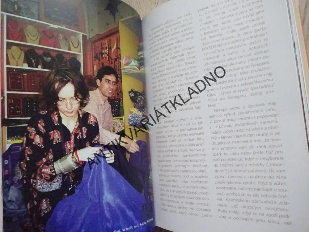 TŘI ŽENY V INDII, SIMONA BOAROVÁ, MARKÉTA HANELOVÁ, JANA JŮZLOVÁ, **an