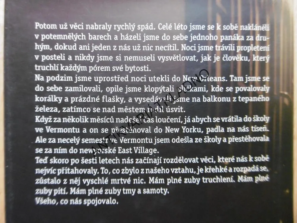 PLAVAT SE ŽRALOKY, CLAIRE BIDWELL SMITHOVÁ, **an