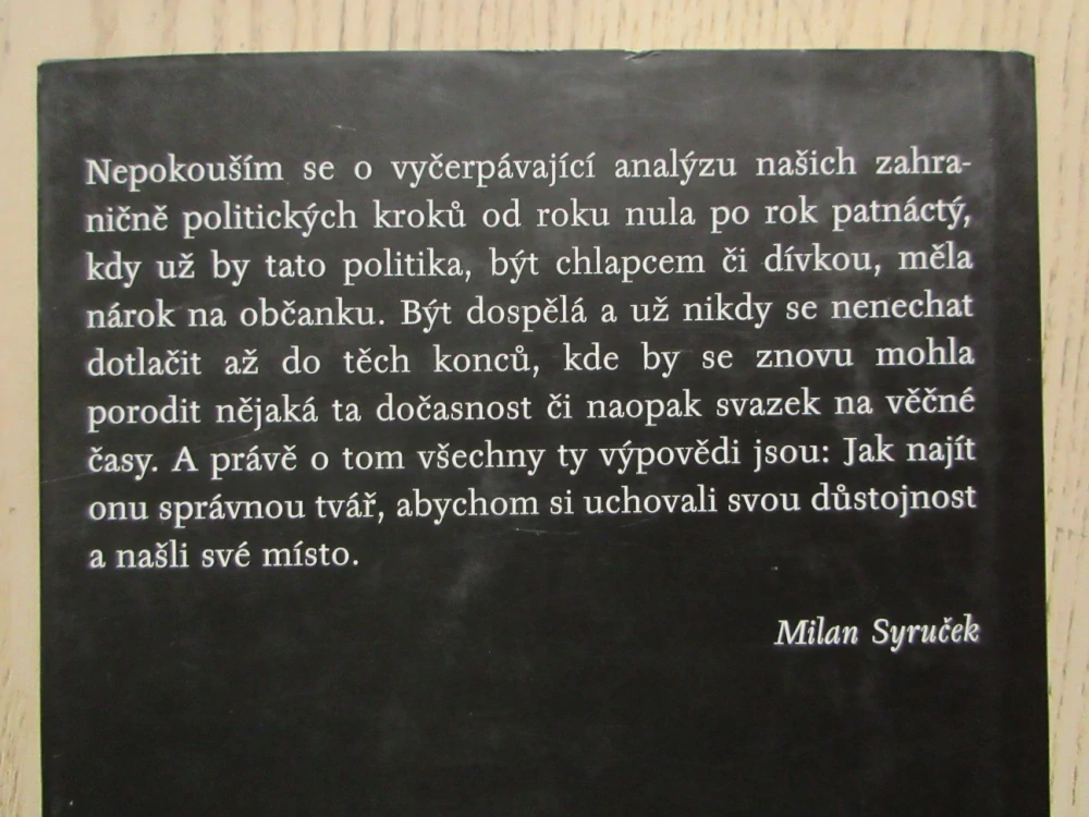 DIPLOMACIE V NEGLIŽÉ, MILAN SYRUČEK, **an