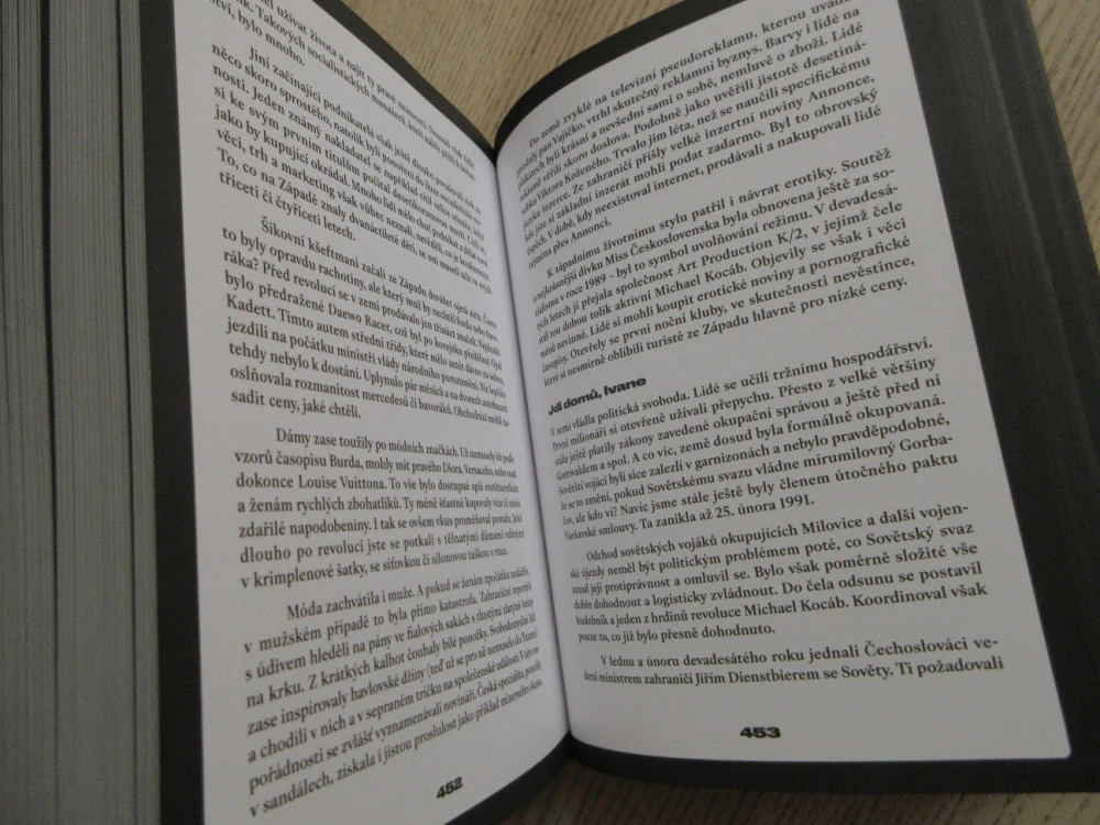 POSLEDNÍ REVOLUCE: JAK JSME ŽILI 1985-1992, MARTIN KOMÁREK, **an