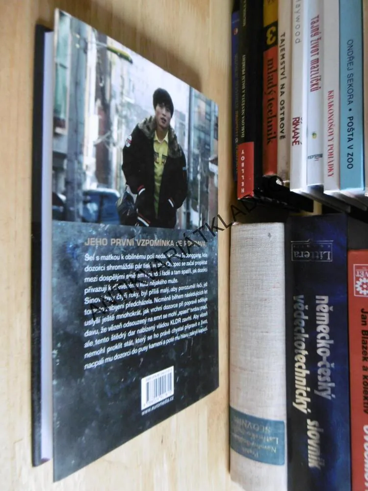 ÚTĚK Z TÁBORA 14, BLAINE HARDEN, **an