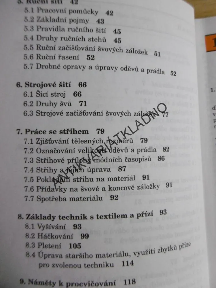 RODINNÁ VÝCHOVA, ODÍVÁNÍ, TEXTILNÍ TECHNIKY, ODĚVNÍ, ODĚVY