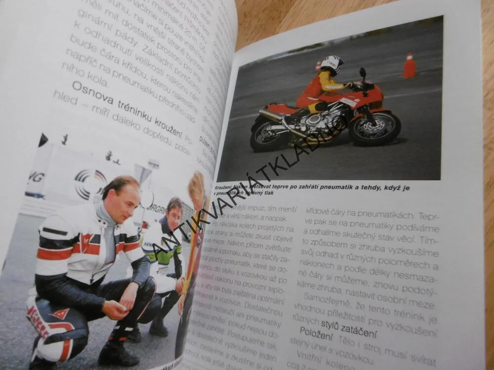 DOKONALÁ JÍZDA NA MOTOCYKLU,