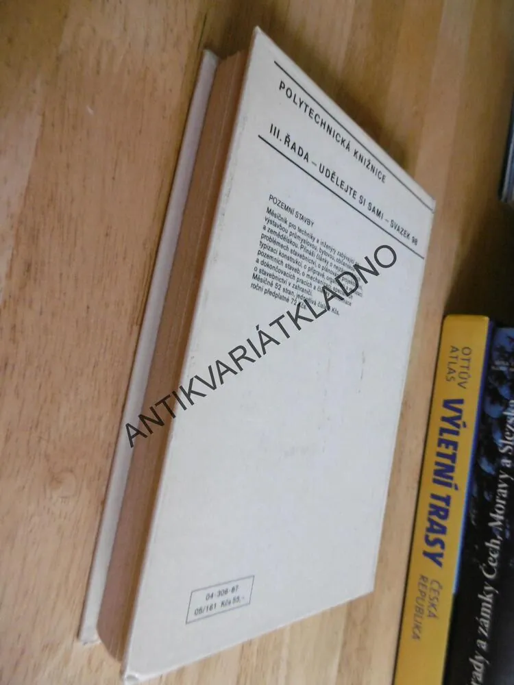 DEKORATIVNÍ ÚPRAVY V BYTĚ, MĚŠŤAN,  1988, **an