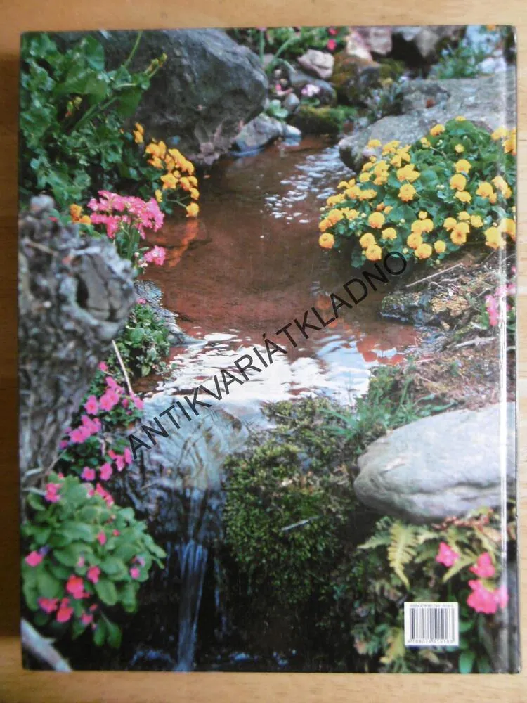 ROK V NAŠÍ ZAHRADĚ, RADOSLAV ŠROT, **an