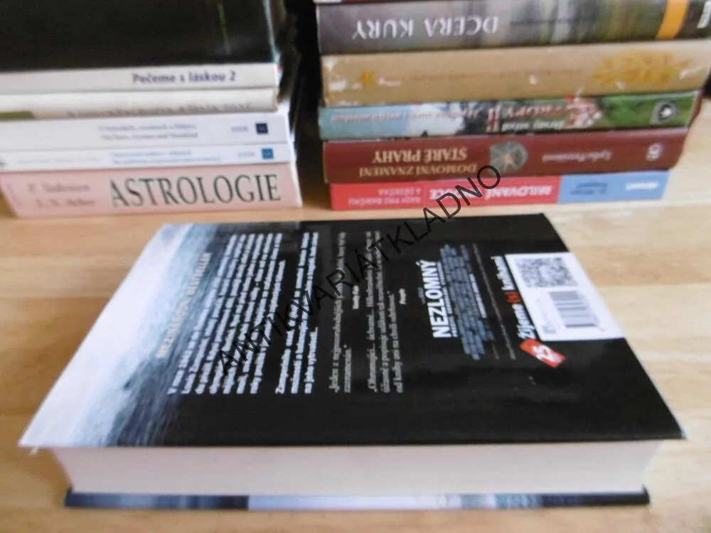 NEZLOMNÝ, PŘEŽITÍ, ODHODLÁNÍ, VYKOUPENÍ, LAURA HILLENBRANDOVÁ, **an