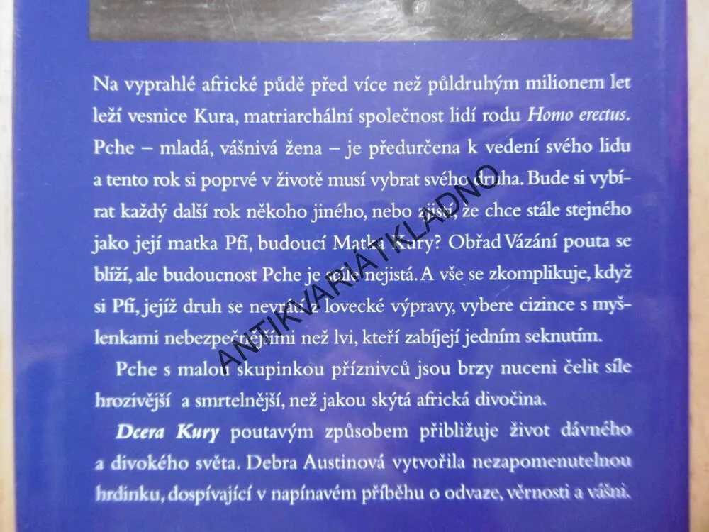 DCERA KURY, DEBRA AUSTINOVÁ, **an