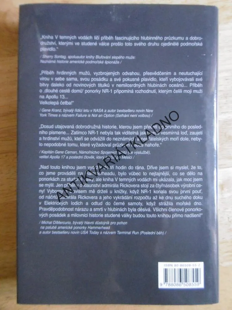 V TEMNÝCH VODÁCH, LEE VYBORNY, DON DAVIS, **an