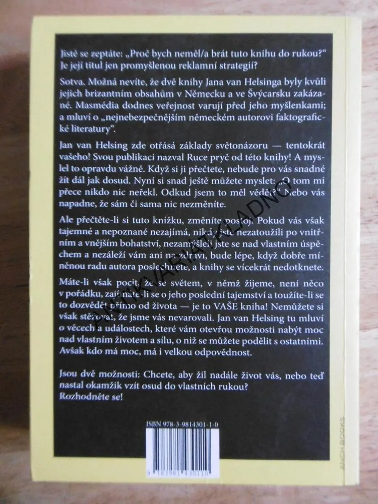 RUCE PRYČ OD TÉTO KNIHY! JAN VAN HELSING, **an