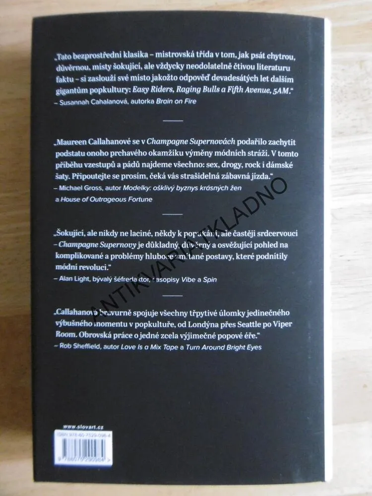 CHAMPAGNE SUPERNOVY, KATE MOSSOVÁ, ALEX. MCQUEEN, MARC JACOBS, **an