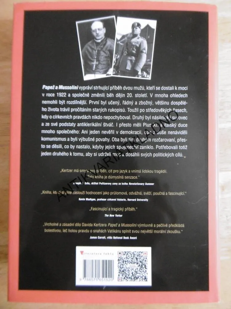 PAPEŽ A MUSSOLINI, DAVID I. KERTZER, **an