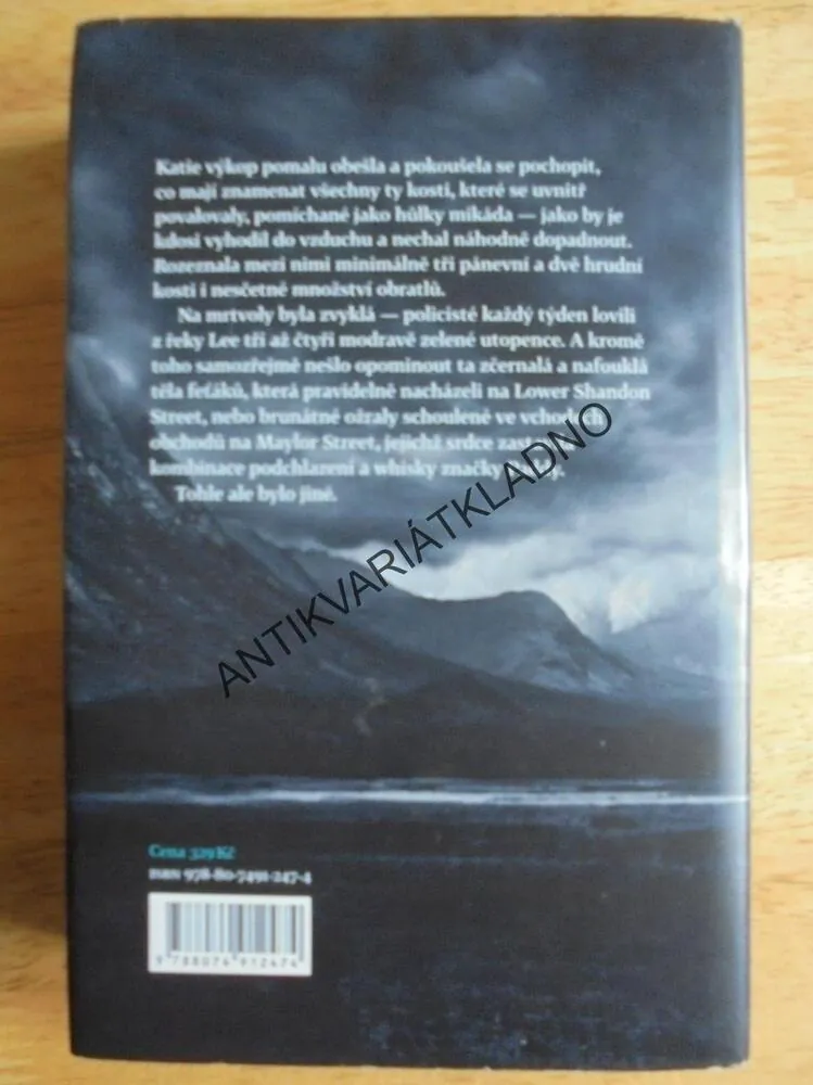 BÍLÉ KOSTI, GRAHAM MASTERTON,