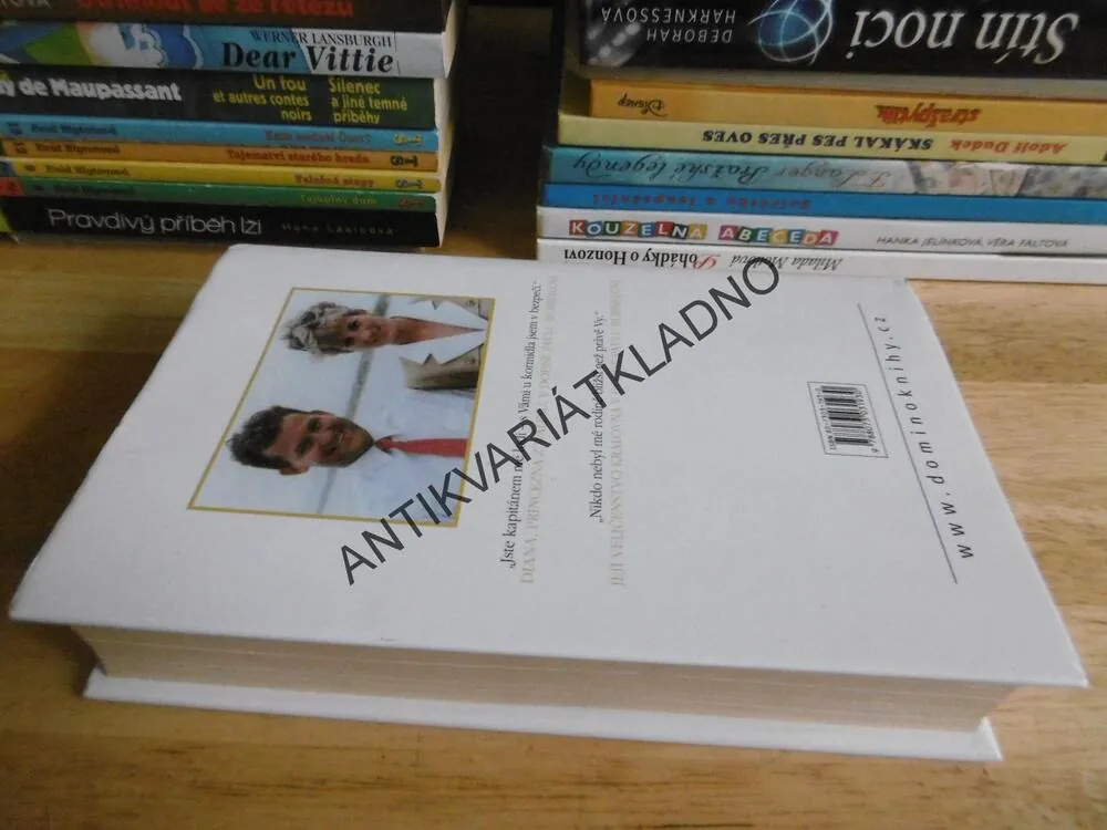 KRÁLOVSKÁ SLUŽBA, PAUL BURRELL, PRINCEZNA DIANA, **an