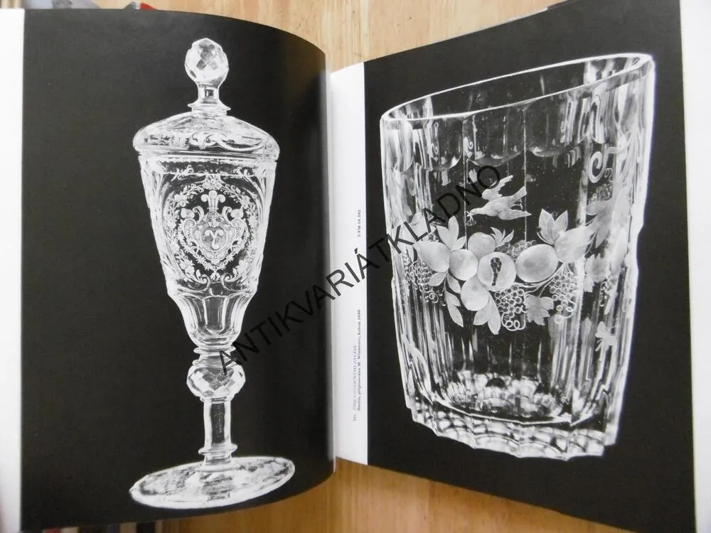 BAROKNÍ ŘEZANÉ SKLO, 1600-1760, **an