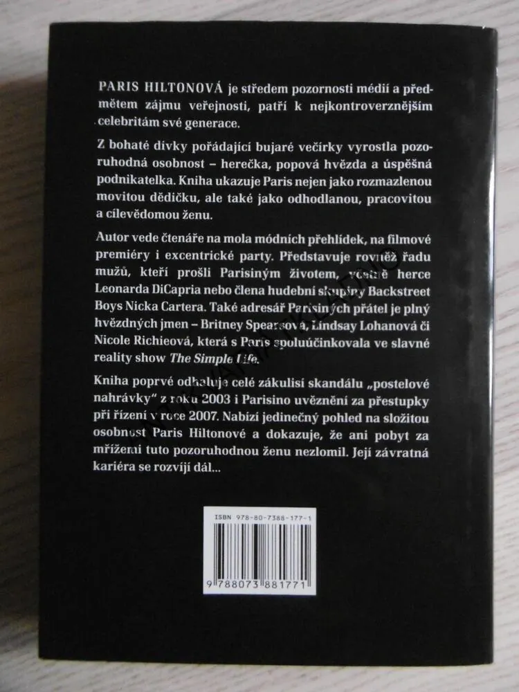 PARIS HILTONOVÁ, ŽIVOT NA HRANĚ, CHAS NEWKEY-BURDEN,  **an