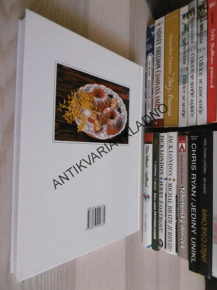 NEJOBLÍBENĚJŠÍ MOUČNÍKY NAŠÍ RODINY, ALENA DOLEŽALOVÁ, **an