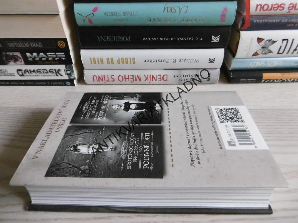SIROTČINEC SLEČNY PEREGRINOVÉ, KNIHOVNA DUŠÍ, RANSOM RIGGS, **an