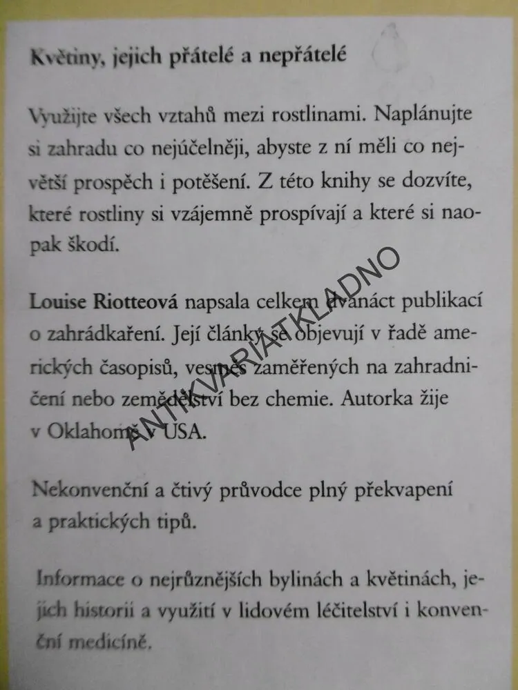 RŮŽE MILUJÍ ČESNEK, LOUISE RIOTTEOVÁ, **an