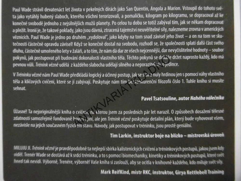 TRÉNINK VĚZNĚ, PAUL COACH WADE, **an