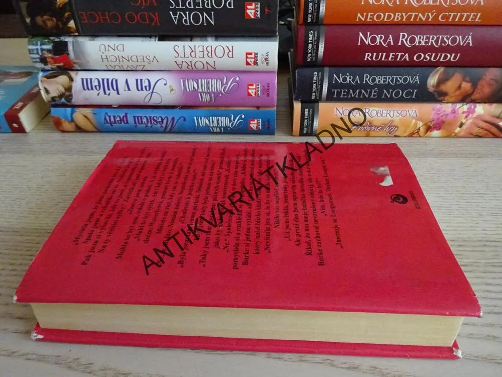 VRAŽEDNÁ NEVINNOST, NORA ROBERTS, **an