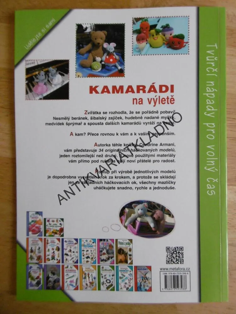 KAMARÁDI NA VÝLETĚ, CENDRINE ARMANI, HÁČKOVÁNÍ, 