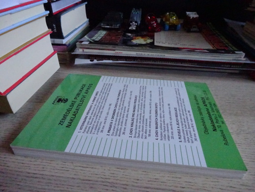 DRŮBEŽ NA FARMÁCH A V DROBNÉM CHOVU, **an