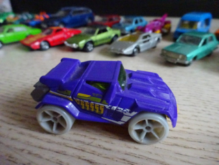 AUTÍČKO, HRAČKA, MATTEL, 2004