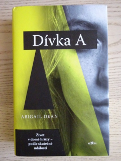 DÍVKA A, ABIGAIL DEAN, **an