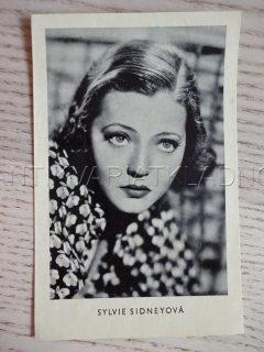 SIDNEYOVÁ SYLVIE, FILMOVÁ KARTIČKA KINOREVUE 40
