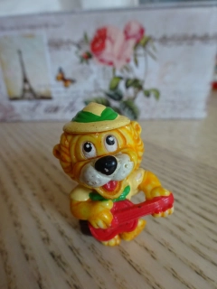 FIGURKA KINDER - LEV S KYTAROU, LVÍČEK