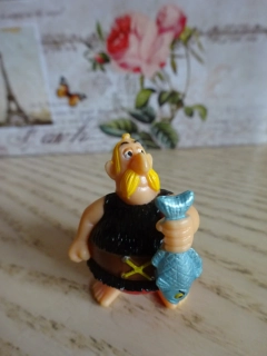 FIGURKA KINDER - APENDIX, ASTERIX A OBELIX, RYBA